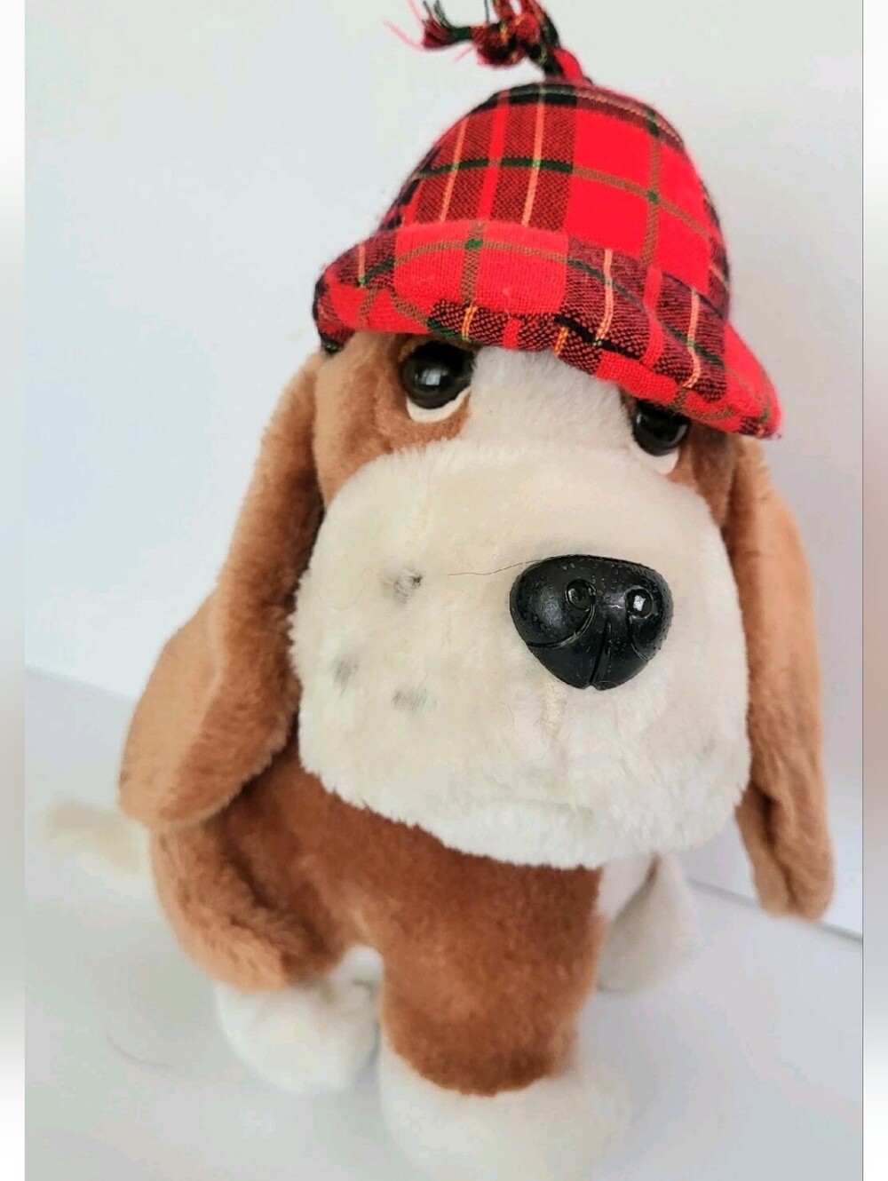 VINTAGE DAKIN SHERLOCK PLUSH BASSET HOUND DOG WITH HAT 10" STUFFED ANIMAL